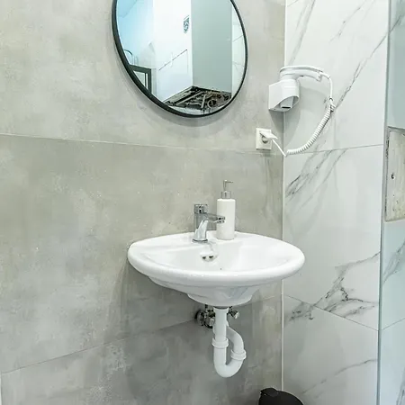 Spacious Shared Schoenbrunn Apartment Vienna