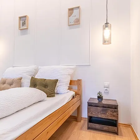 Spacious Shared Schoenbrunn Apartment
