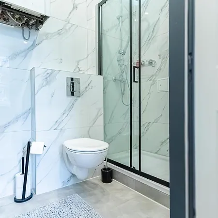 Spacious Shared Schoenbrunn Apartment *