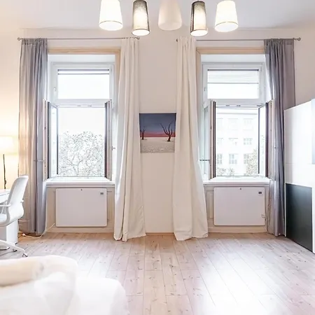 Affordable 2 Apts For 16p 4br Great For Families Vienna
