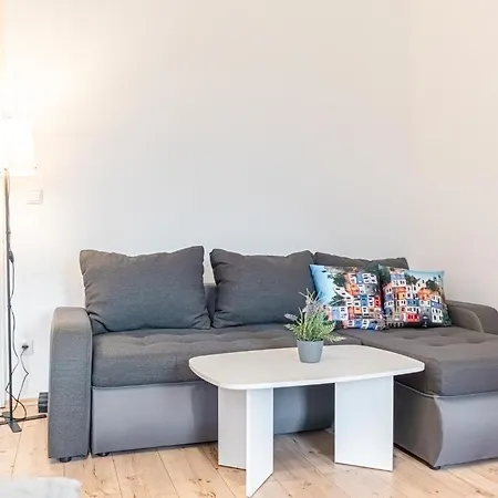 Affordable 2 Apts For 16p 4br Great For Families * Vienna