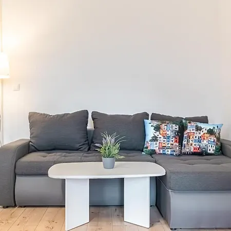 Affordable 2 Apts For 16p 4br Great For Families
