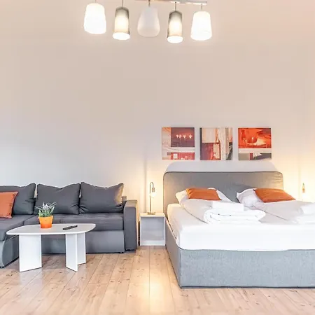 Affordable 2 Apts For 16p 4br Great For Families Apartment Vienna
