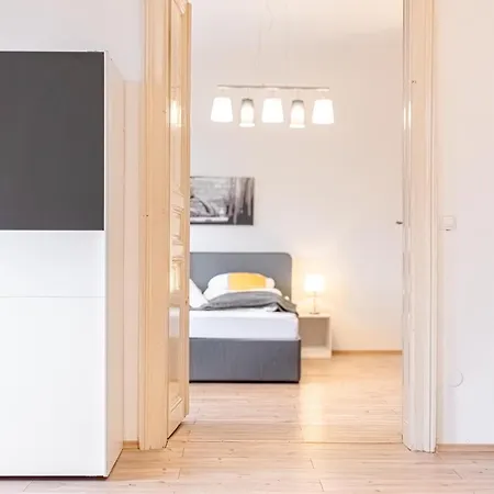 Apartment Affordable 2 Apts For 16p 4br Great For Families Vienna
