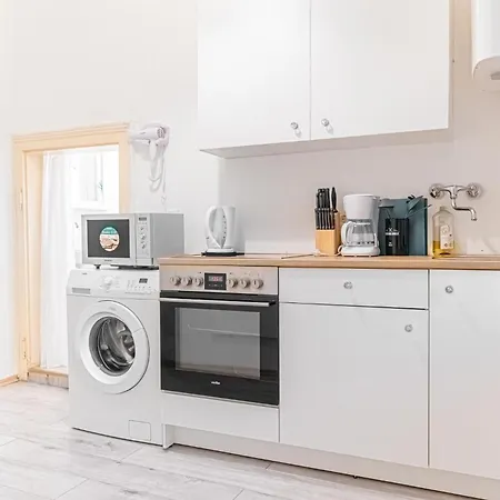 Affordable 2 Apts For 16p 4br Great For Families Apartment
