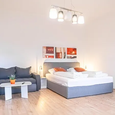 Affordable 2 Apts For 16p 4br Great For Families Apartment *