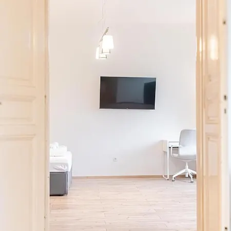 Affordable 2 Apts For 16p 4br Great For Families Apartment Vienna