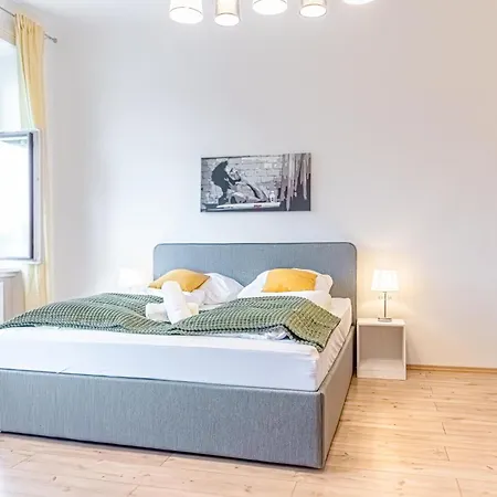 Affordable 2 Apts For 16p 4br Great For Families Vienna
