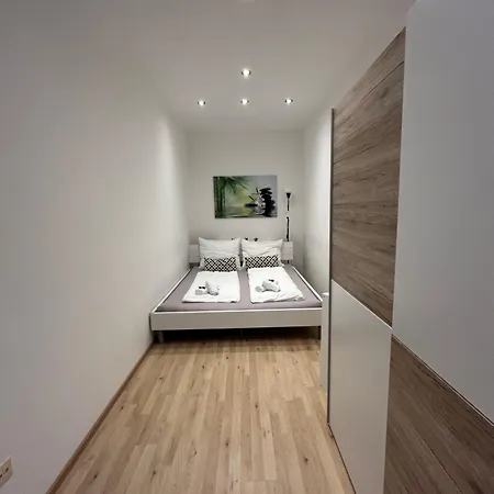 Schoene, Helle In Stadtnaehe Vienna