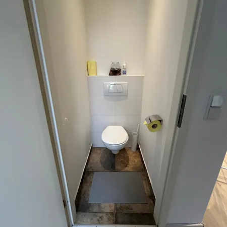 Schoene, Helle In Stadtnaehe * Vienna