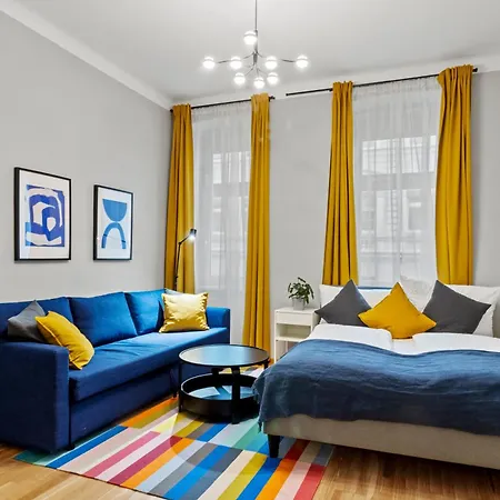 Apartment Very Spacious With A Wintergarden And Terrace, 1 Minute To Tram Station *