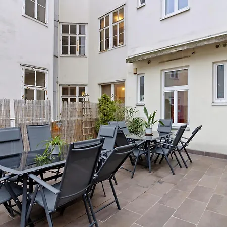 Very Spacious With A Wintergarden And Terrace, 1 Minute To Tram Station Apartment Vienna