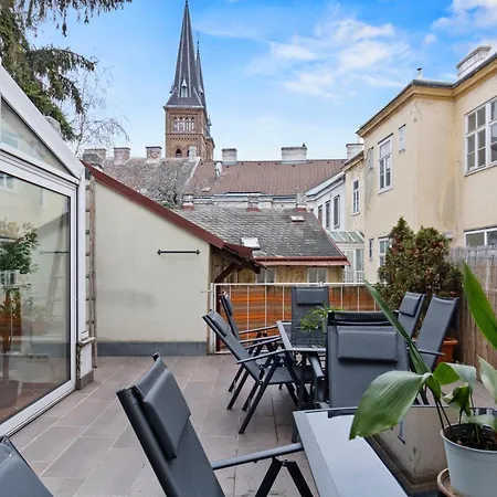 Very Spacious With A Wintergarden And Terrace, 1 Minute To Tram Station Apartment *