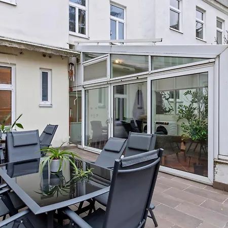 Apartment Very Spacious With A Wintergarden And Terrace, 1 Minute To Tram Station *