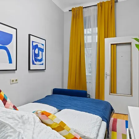 Very Spacious With A Wintergarden And Terrace, 1 Minute To Tram Station Apartment Vienna