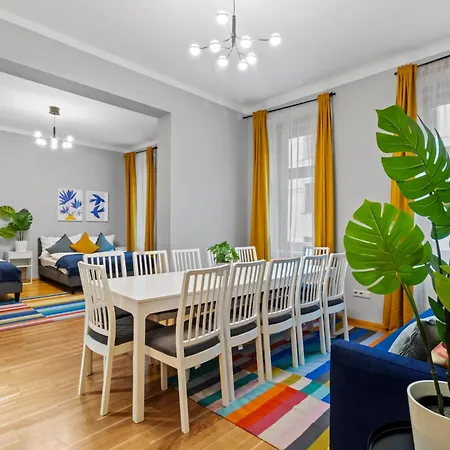 Very Spacious With A Wintergarden And Terrace, 1 Minute To Tram Station Apartment *