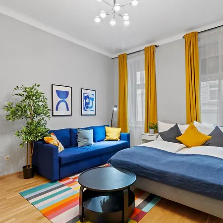 Very Spacious With A Wintergarden And Terrace, 1 Minute To Tram Station *