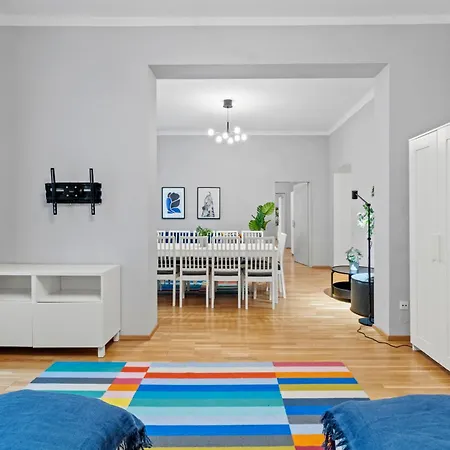 Apartment Very Spacious With A Wintergarden And Terrace, 1 Minute To Tram Station Vienna