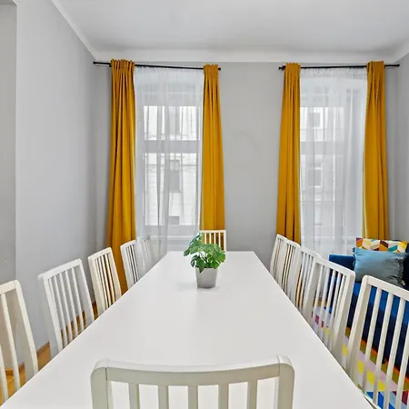 Very Spacious With A Wintergarden And Terrace, 1 Minute To Tram Station *