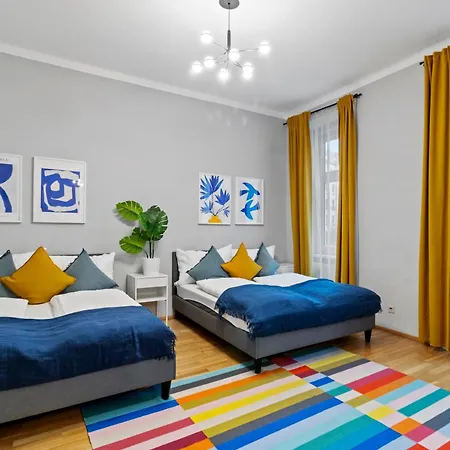 Very Spacious With A Wintergarden And Terrace, 1 Minute To Tram Station