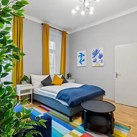 Very Spacious With A Wintergarden And Terrace, 1 Minute To Tram Station Apartment *