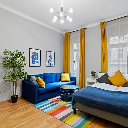 Apartment Very Spacious With A Wintergarden And Terrace, 1 Minute To Tram Station Vienna