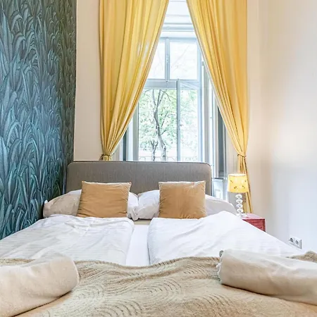 Apartment Superbly 9br Complex Ideal For 25 People Vienna