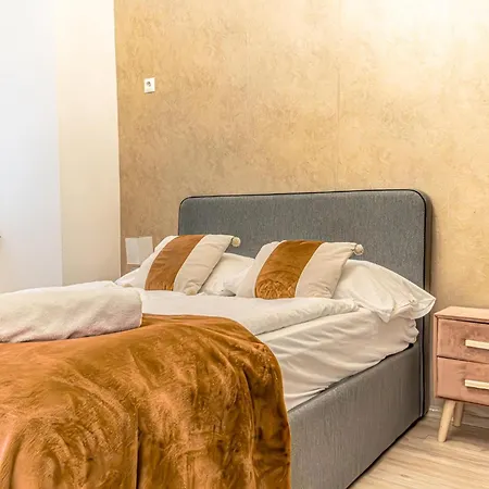 Superbly 9br Complex Ideal For 25 People * Vienna