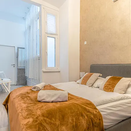 Apartment Superbly 9br Complex Ideal For 25 People *