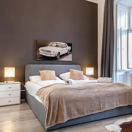 Apartment Superbly 9br Complex Ideal For 25 People