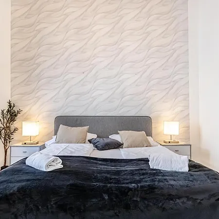 Apartment Superbly 9br Complex Ideal For 25 People