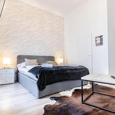Apartment Superbly 9br Complex Ideal For 25 People *