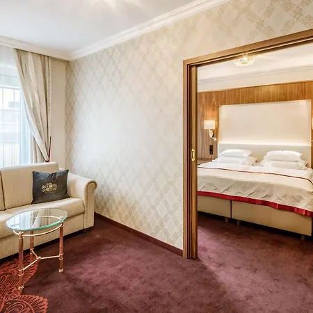 Stefanie - Vienna's Oldest 4*