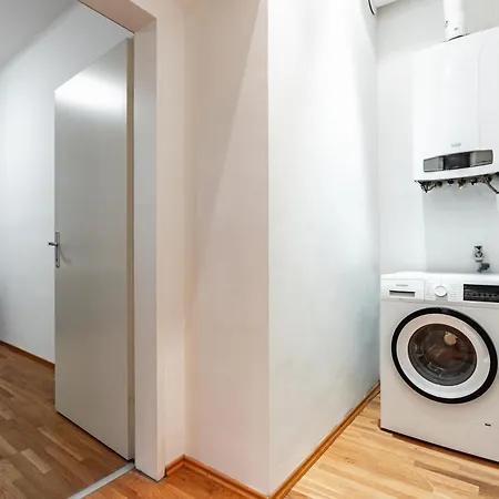 Spacious 3-room Apt. 15 Min To The Center *