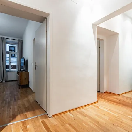 Spacious 3-room Apt. 15 Min To The Center