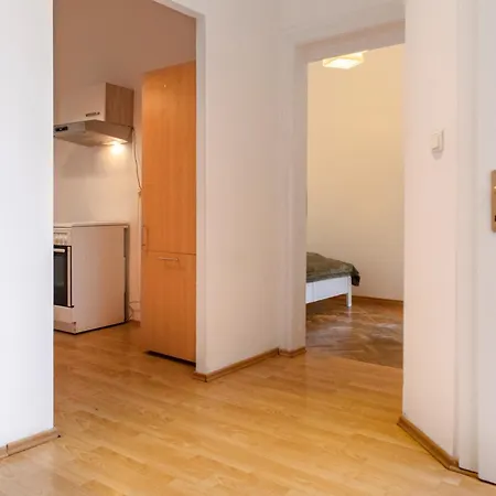 Apartment Sweet 2br Shared Standard Rooms, Location *