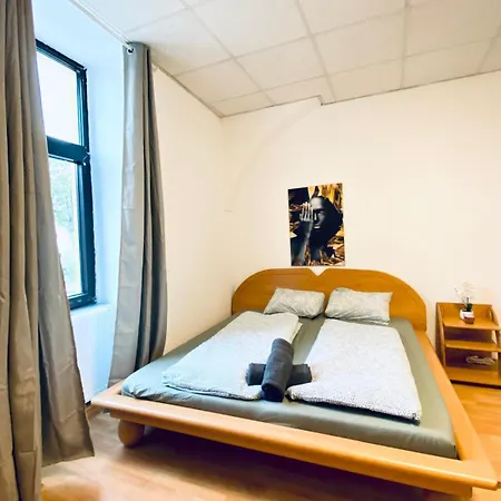 Bright & Spacious 3br With Direct Access Apartament *
