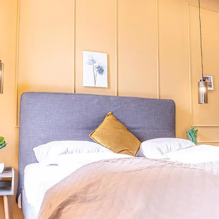 4br For 9p, Centrally Located In