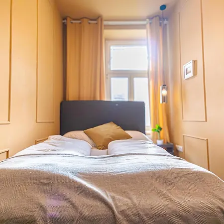 4br For 9p, Centrally Located In *
