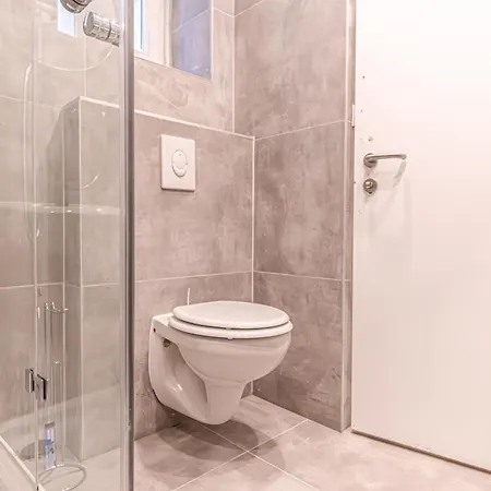 4br For 9p, Centrally Located In Apartmán *