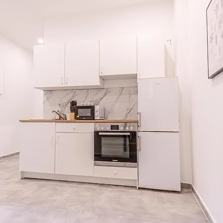 4br For 9p, Centrally Located In *