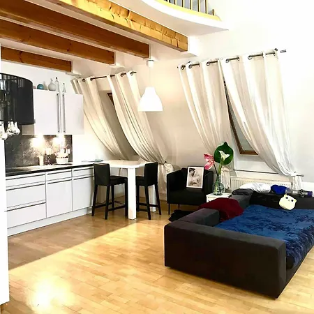 Lovely And Modern Bécs