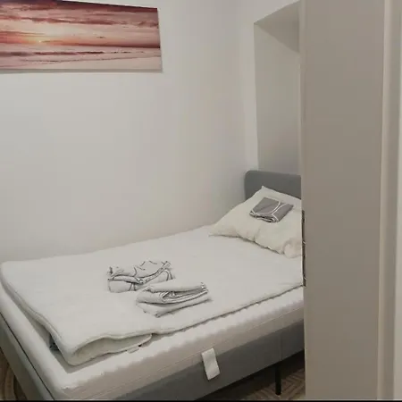 Apartmán Gutbau Com, Whole 4u, Self-check-in, Top-location, Underground & Shops Under Window, 3-5min Walking To Swimming & Footbal Stadion, Wake-up In Sunshine