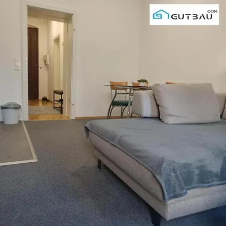 Apartmán Gutbau Com, Whole 4u, Self-check-in, Top-location, Underground & Shops Under Window, 3-5min Walking To Swimming & Footbal Stadion, Wake-up In Sunshine *