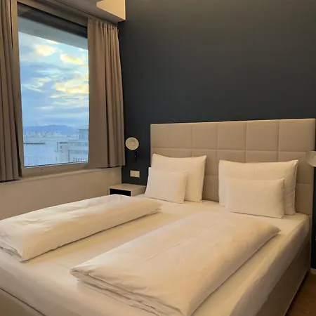 Luxury With Skyline View *