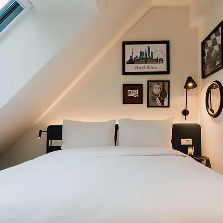 Hampton By Hilton West 3*