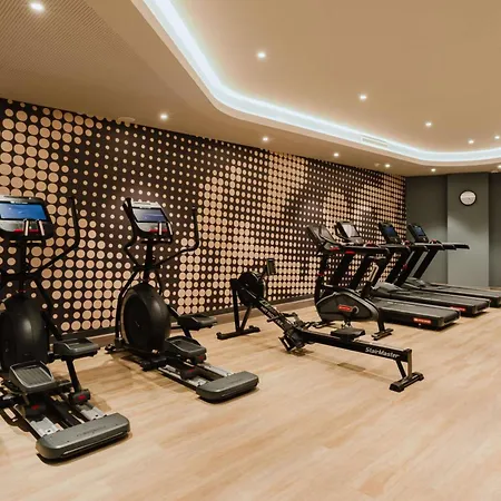 Hotel Hampton By Hilton West 3*