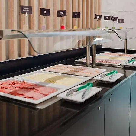 Hampton By Hilton West 3*
