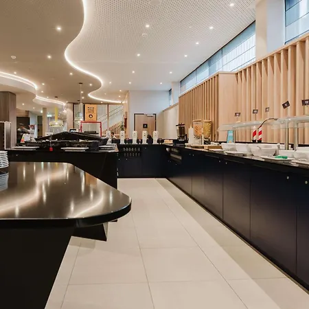 Hampton By Hilton West Hotel
