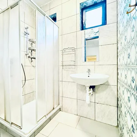 Chic 2br For 6 Person Direct Access Apartment *